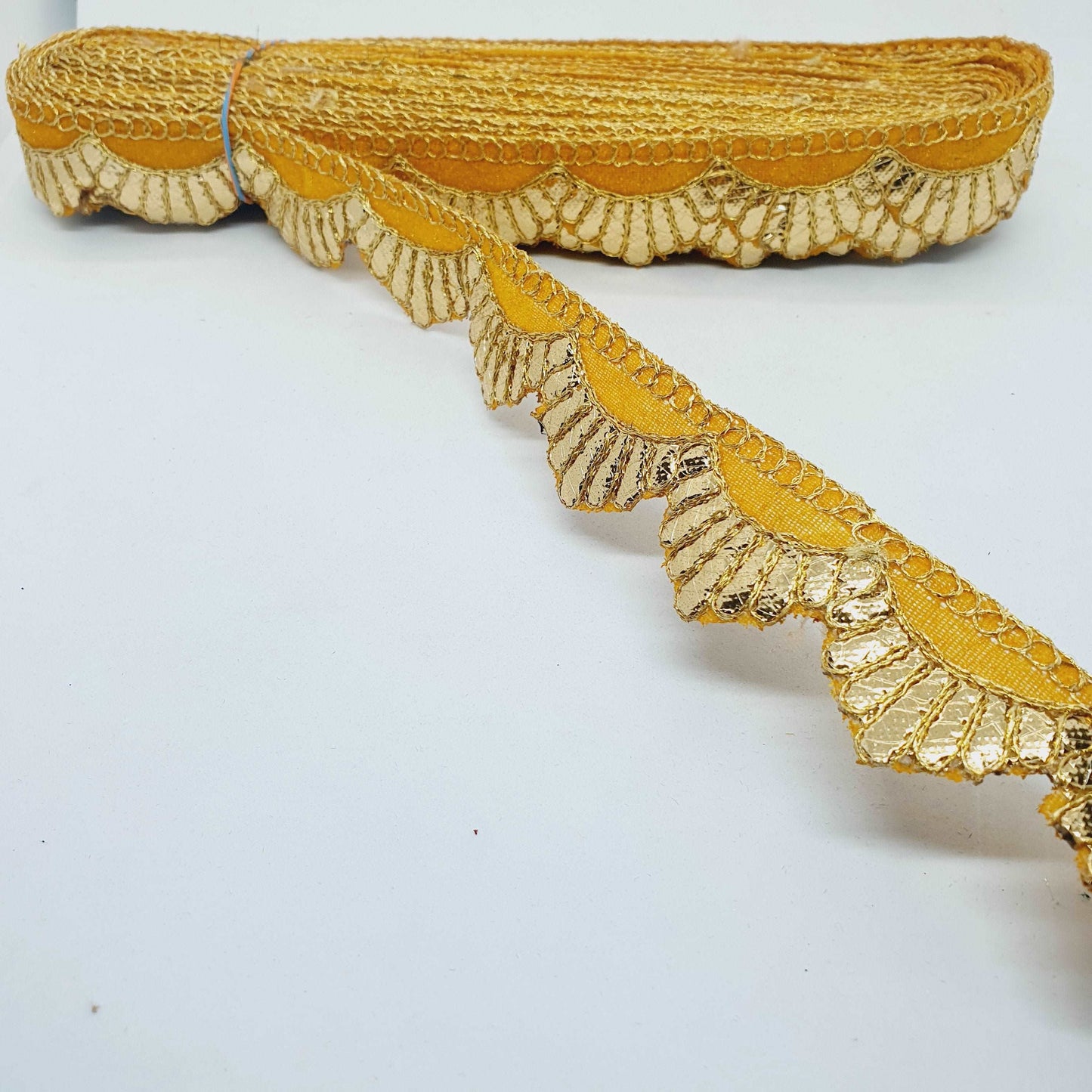 1m yellow velour & gold metallic trim scallop braid ~3cm