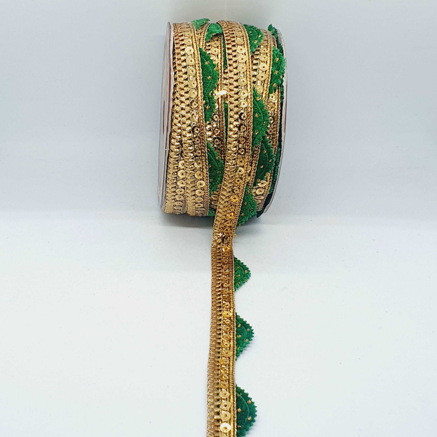 1m green velour &  gold sequin metallic trim scallop braid 2.5cm