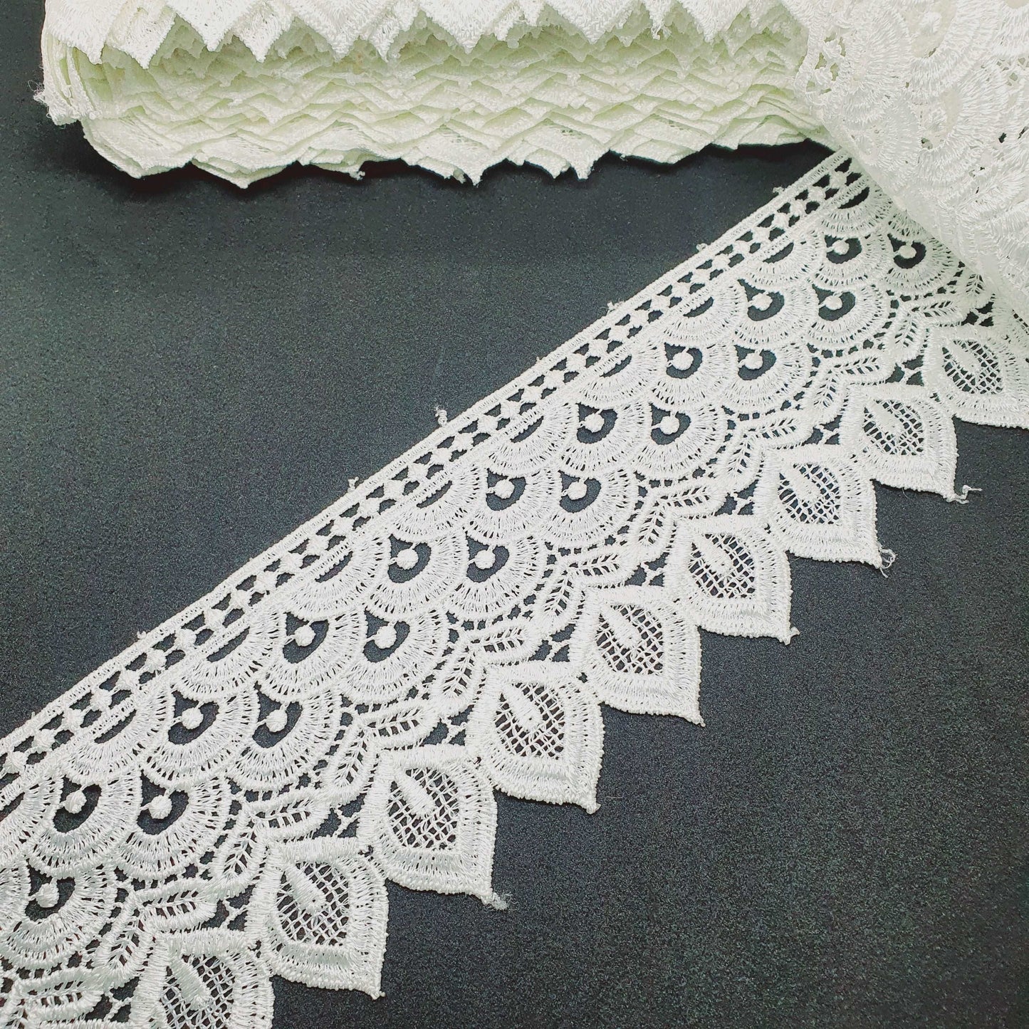 1m 8.5cm ivory guipure venise embroidered lace trim