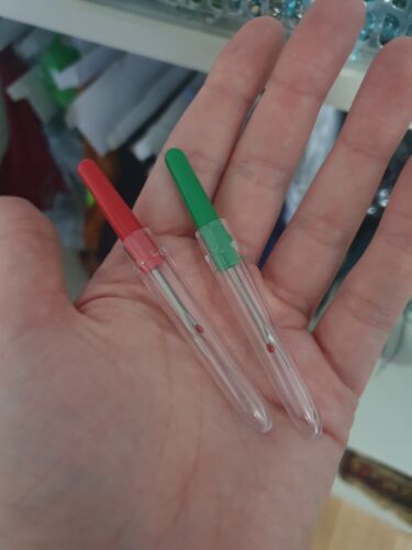 2x seam rippers for sewing/ unpicking thread