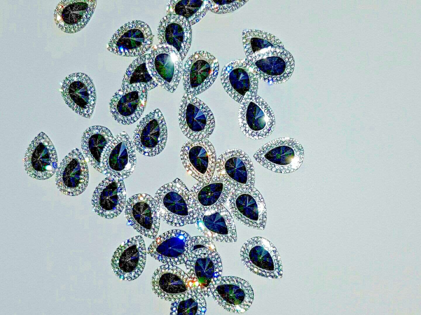 10x 18mm black & clear textured acrylic sew on rhinestone gem pear drop