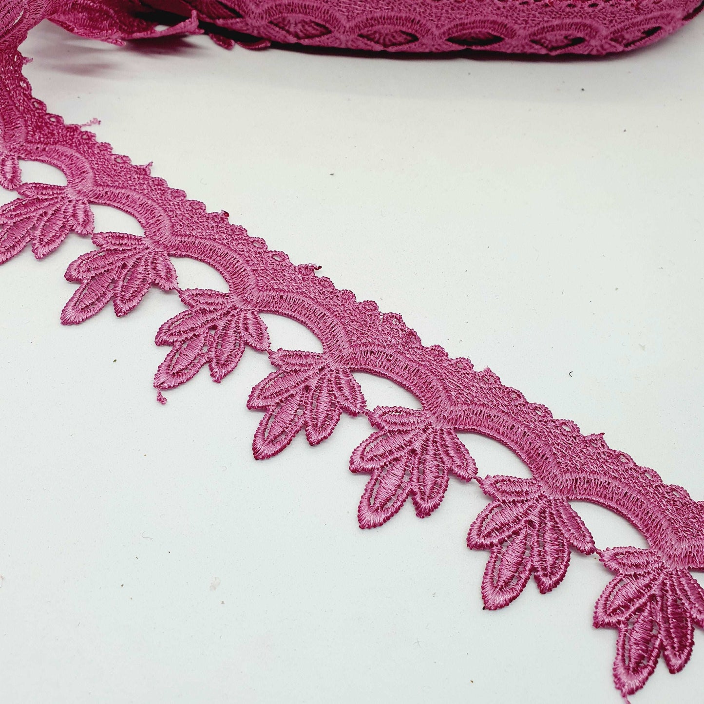 1m 5cm mauve pink guipure venise embroidered lace trim