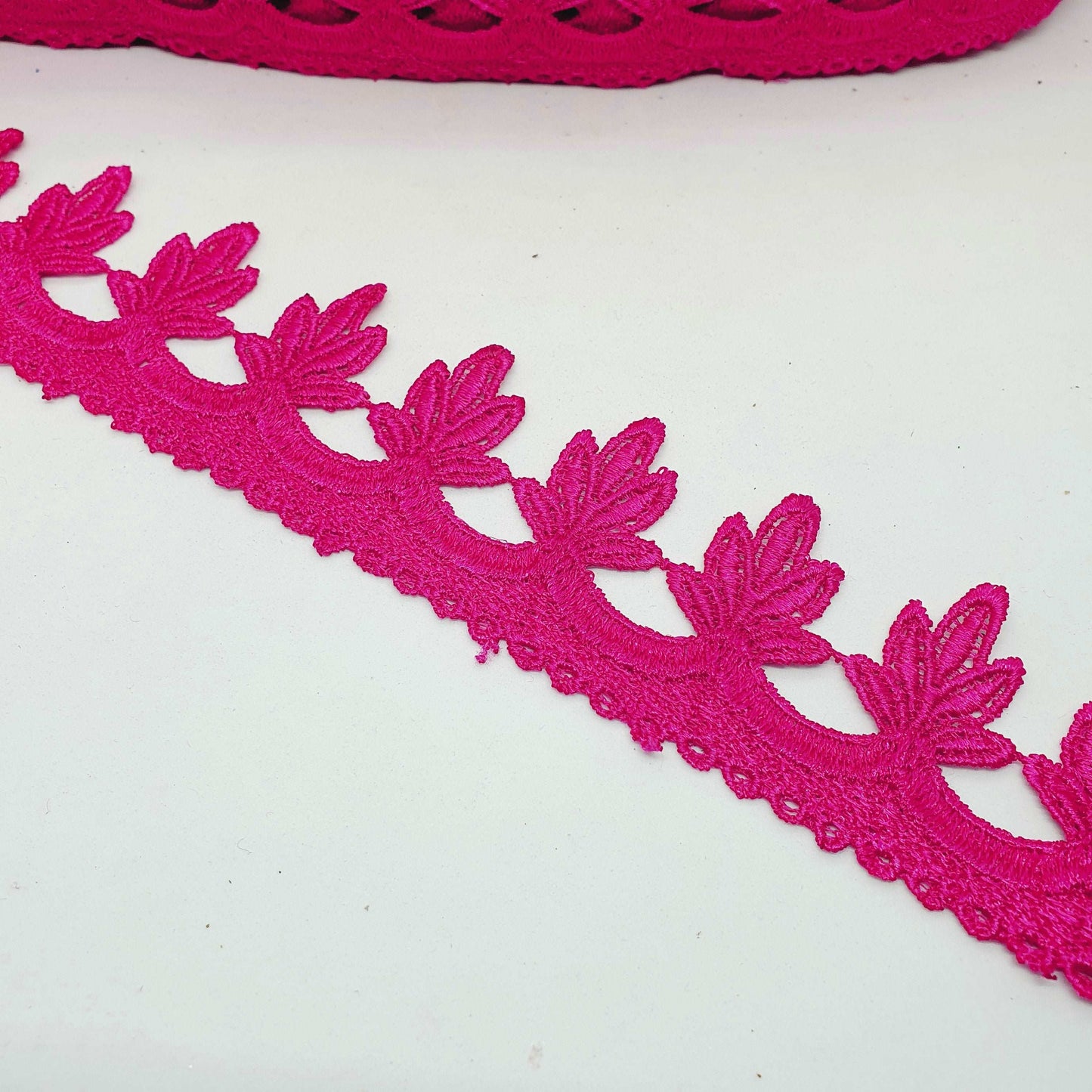 1m 5cm cerise pink guipure venise embroidered lace trim