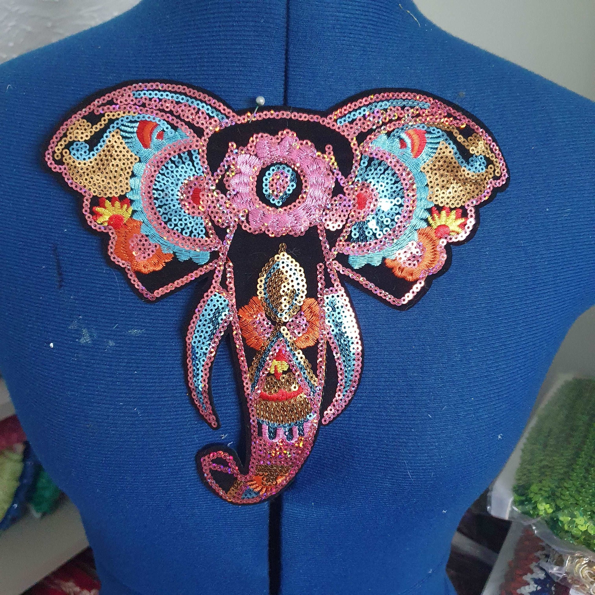 1x Indian elephant black & multi colour sequin applique iron on/ Hot-Fix