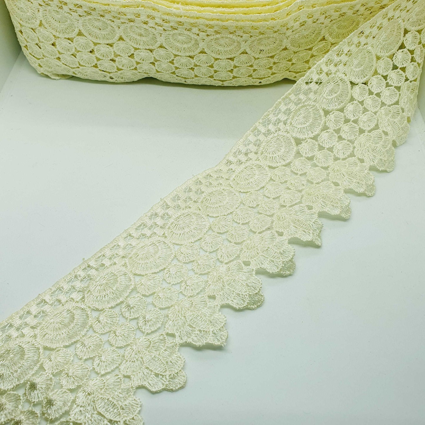 1m 9cm cream guipure venise embroidered lace trim