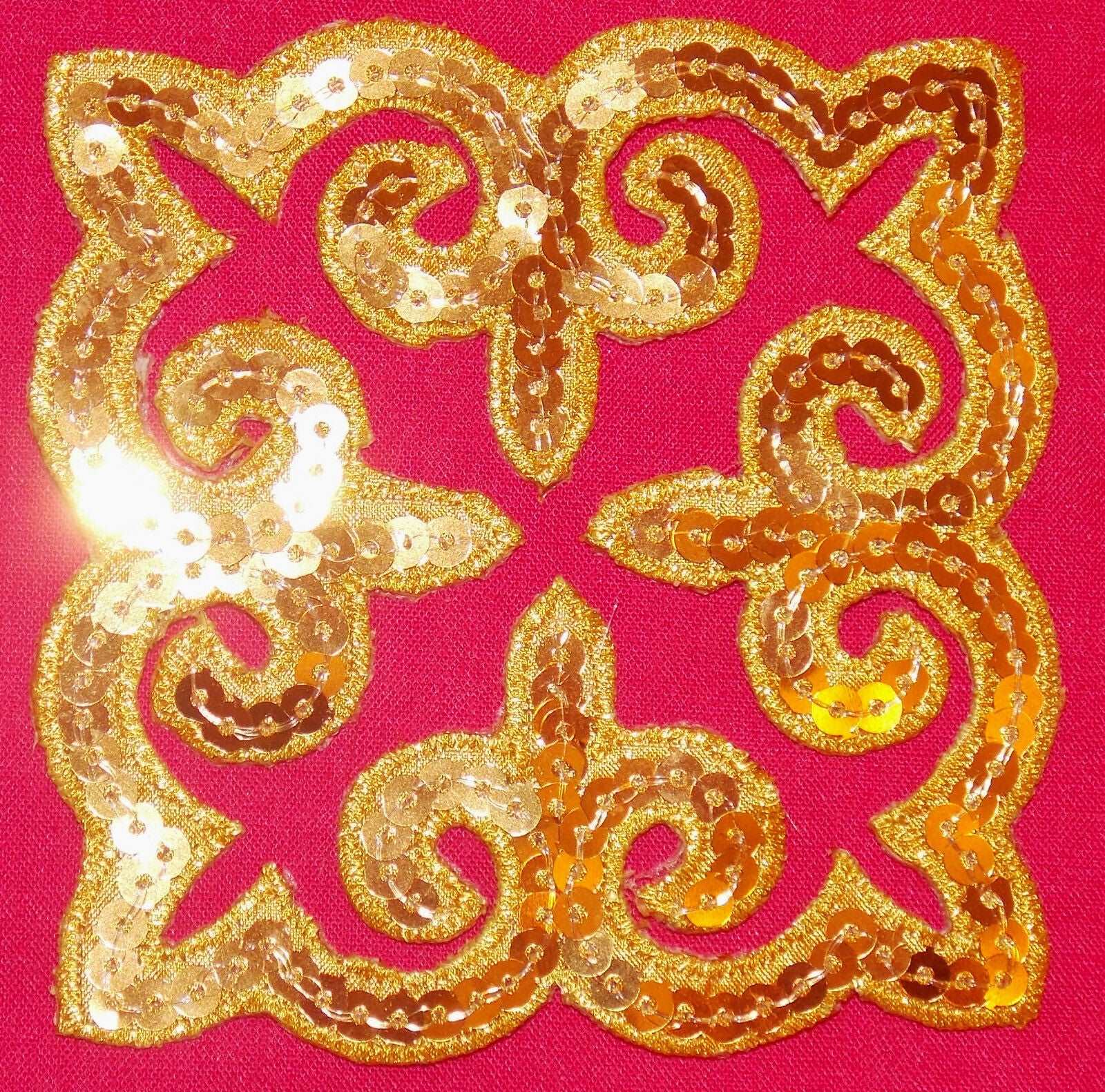 1x gold sequin applique HOT-FIX 10cm