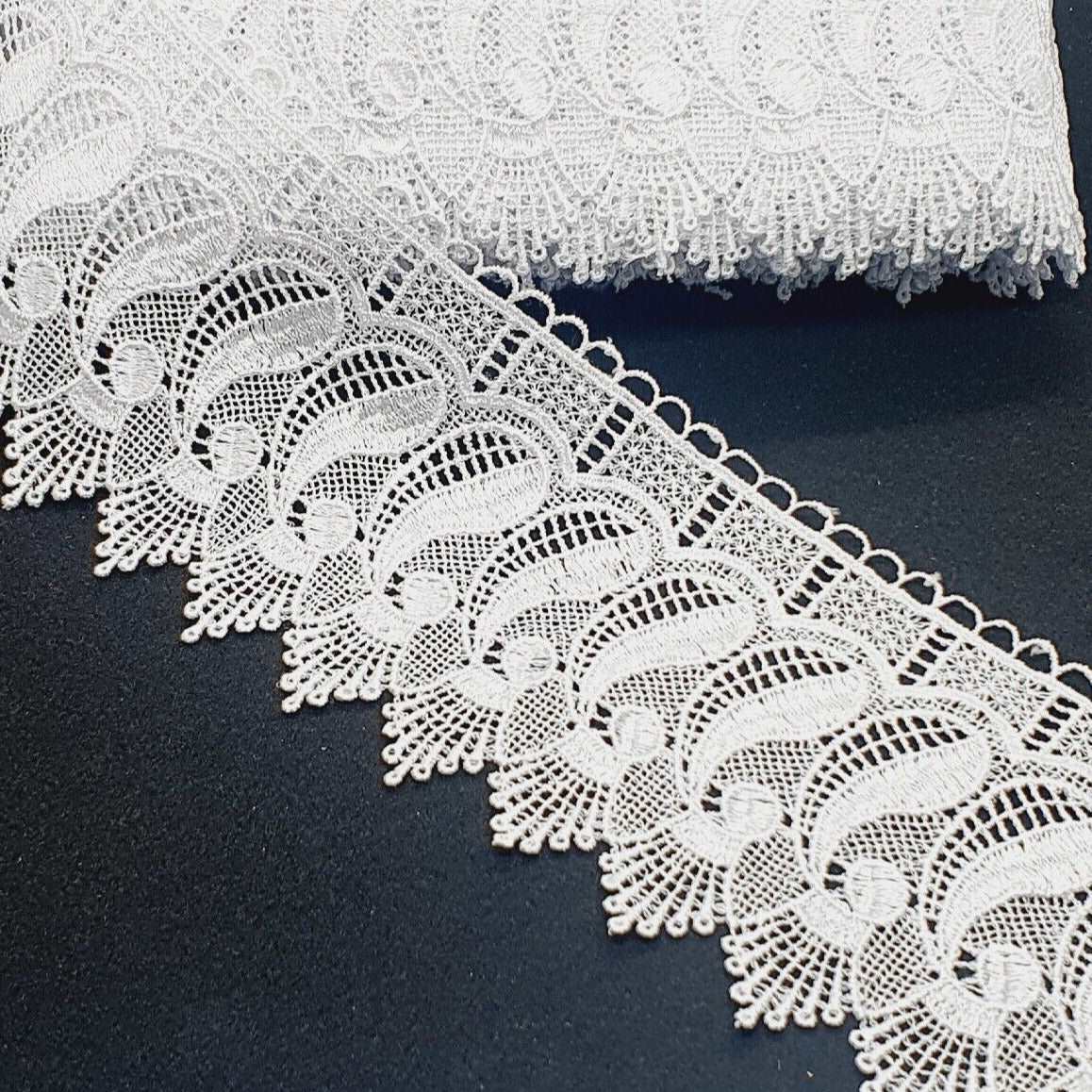 1m 8cm white guipure embroidered lace